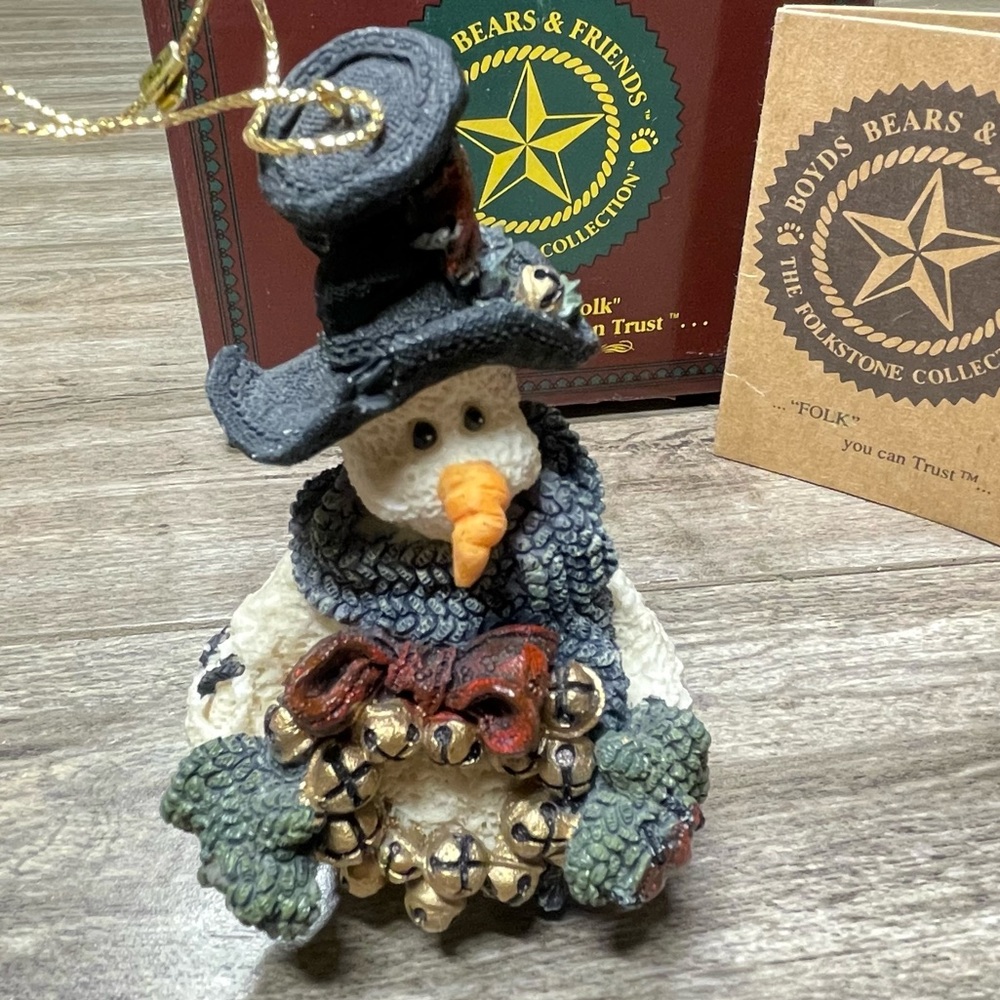 Boyd’s Bears & Friends Snowman Christmas Ornament Jingles with Wreath 1995 Folk